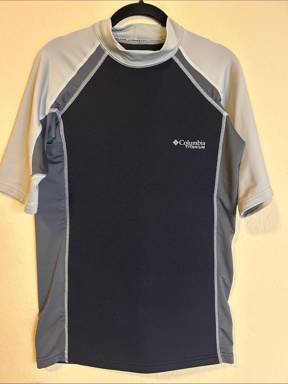 Columbia Titanium Men’s Black Back-paddle Crew Wetsuit Shirt Size M